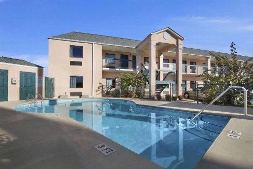 Days Inn By Wyndham Lexington/Columbia image 10