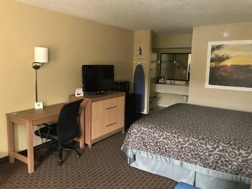 Days Inn By Wyndham Lexington/Columbia image 16